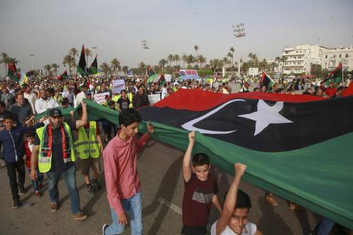 Ora la Libia piomba nel caos: gli aerei francesi su Misurata